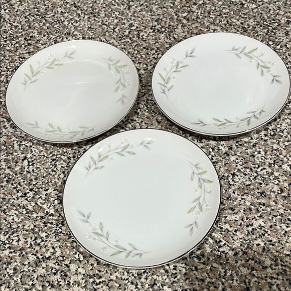 St Regis Japan White Silver Dinnerware 6 1/4 In Salad Dessert Leaf Pattern Set 3 - Picture 1 of 5